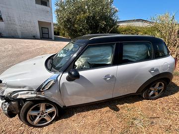 Mini countryman incidentata