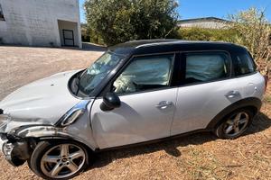 Mini countryman incidentata
