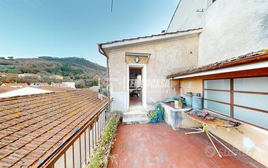 CERCHI UN QUADRILOCALE SEMI-INDIPENDENTE CON TERRA