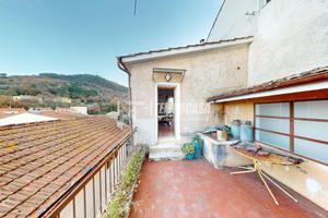 CERCHI UN QUADRILOCALE SEMI-INDIPENDENTE CON TERRA