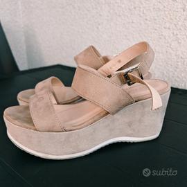 Sandali con zeppa scamosciati