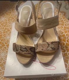 Sandali Bata donna con zeppa e tacco