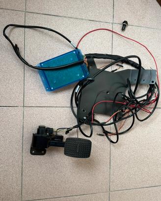 Pedale accelleratore elettronico a sinistra