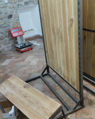 gondola. scaffale legno