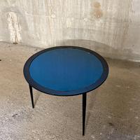Tavolino Naos con top in vetro blu