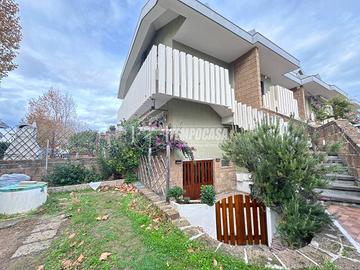 VILLETTA A SCHIERA SUL MARE