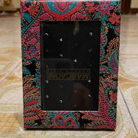 Portafoto in metallo fantasia cachemire fucsia