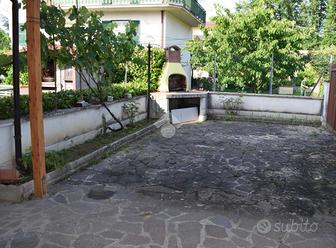 VILLA A SCHIERA A TAGLIACOZZO