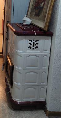 Stufa a legna in ceramica tipo Stube