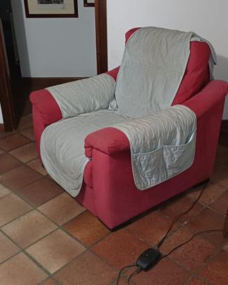 poltrona  elettricamente reclinabile.