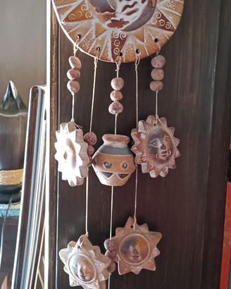 Scacciapensieri in terracotta.