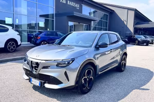 Alfa Romeo Junior 1.2 ibrida Q4 Intensa 145cv...