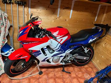 Moto CBR 600F Del 1998
