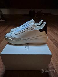 sneakers stringate Loop di Stella McCartney.