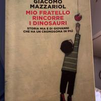 Mio fratello rincorre i dinosauri