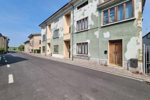 CASA SEMINDIPENDENTE A BORGO VIRGILIO