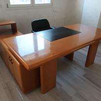 Scrivania ufficio e sedia pelle
