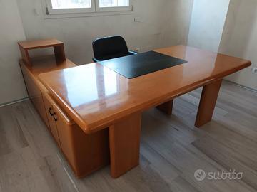 Scrivania ufficio e sedia pelle