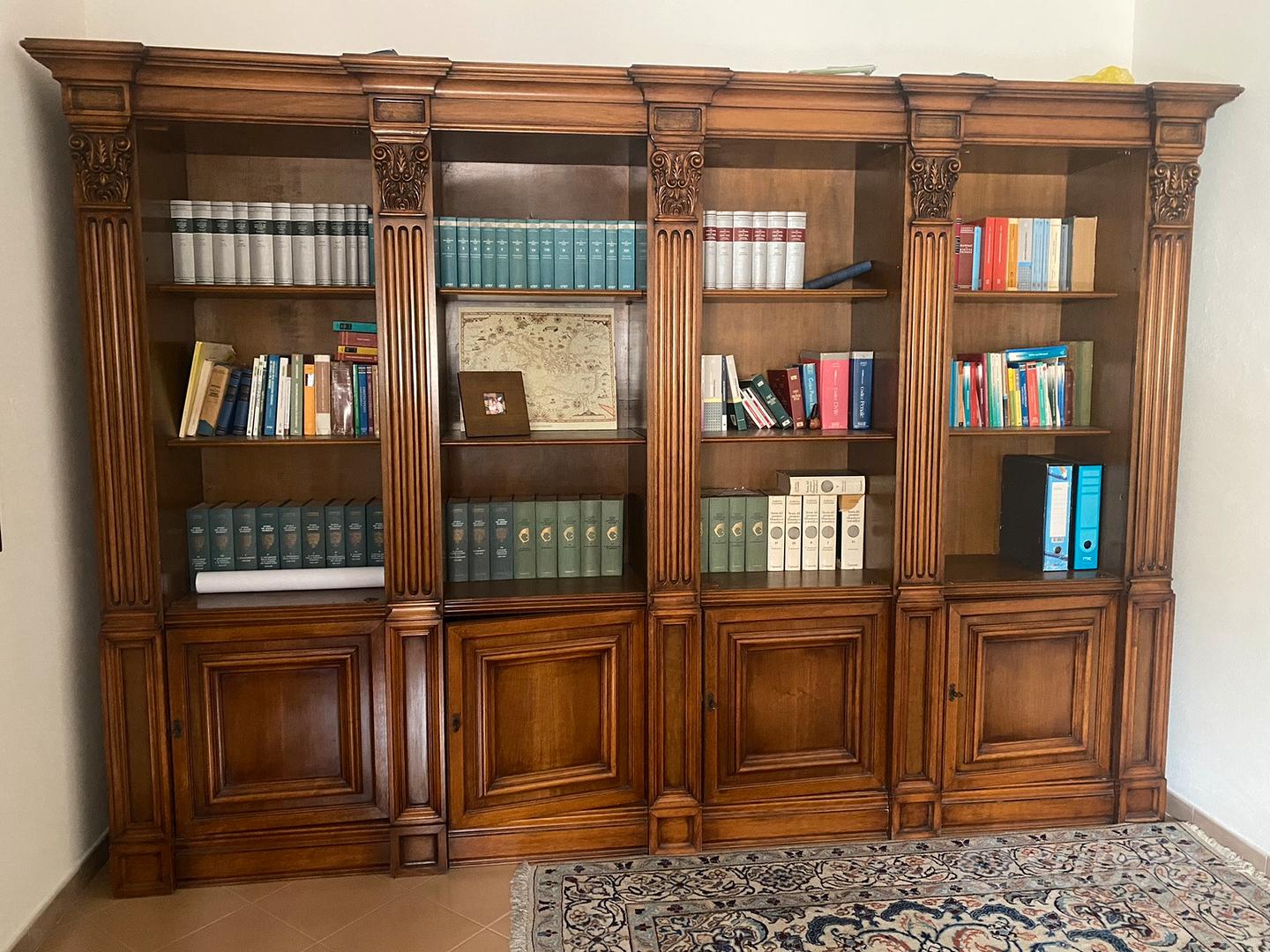 Libreria legno massello intarsiato - Arredamento e Casalinghi In vendita a  Roma