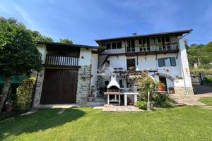 CASA SEMINDIPENDENTE A VAL DI CHY