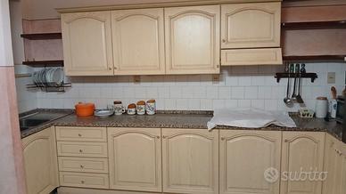 Cucina angolare in legno