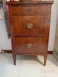 comodino antico dei primi del '900