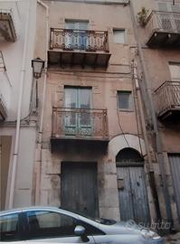 Edificio indipendente nel cuore di ARAGONA AG