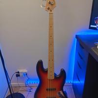 squier jazz basso fretless