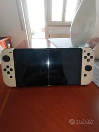 Nintendo Switch OLED bianca 