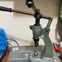 Attrezzatura per caricare cartucce da caccia