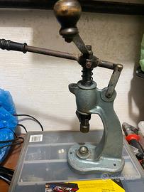 Attrezzatura per caricare cartucce da caccia