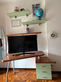 Scrivania, mensole, comodino e libreria cameretta