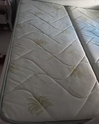 due materassi singoli prezzo 80 euro
