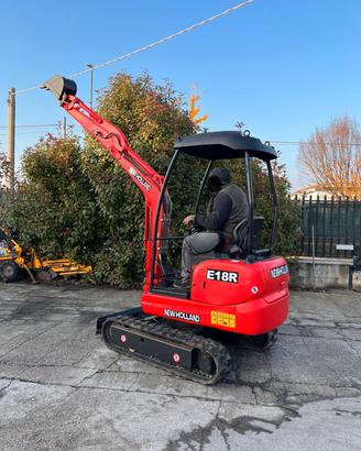 E276- ESCAVATORE NEW HOLLAND 18 Q