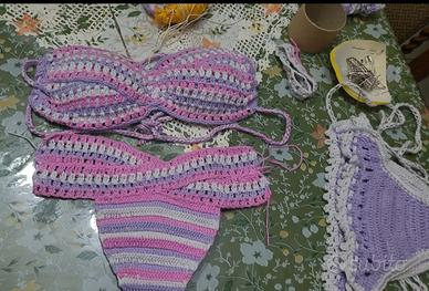 Costumi fatti a mano ad uncinetto