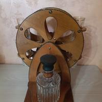 Vecchio decanter porta bicchieri in legno vintage