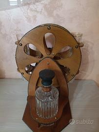 Vecchio decanter porta bicchieri in legno vintage