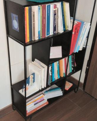 Libreria nera in metallo 