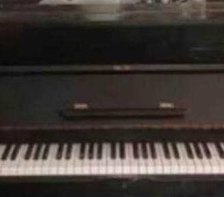pianoforte verticale Nero