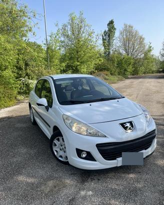 Peugeout 207 2011 1.4 benzina 75cv NEOPATENTATI
