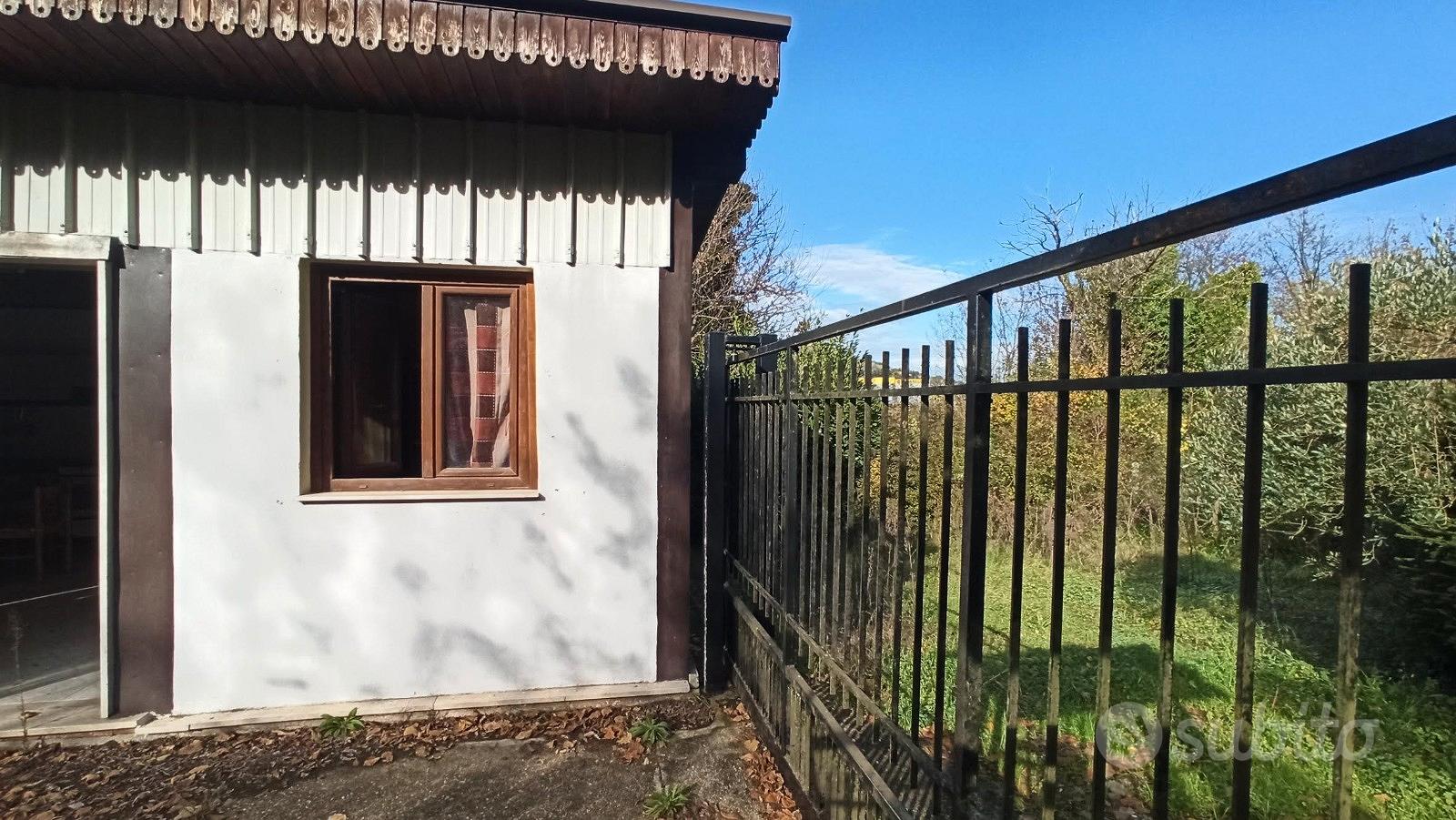 Terreno agricolo, recintato, con fabbricato - Vista 4