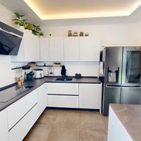 Cucina su misura Arredo3 con top in Dekton