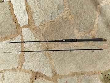 Canna spinning verticale Savage Gear