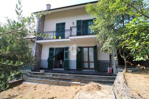 VILLA A SCHIERA A LEIVI