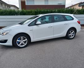 Opel Astra 1.6 Cdti sw Business Tua a € 185 mese