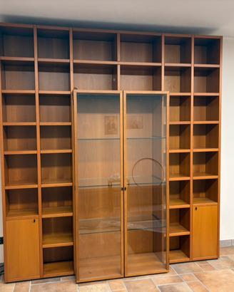 Libreria con vetrina in noce nazionale
