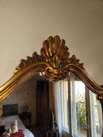 Specchio in legno lavorato