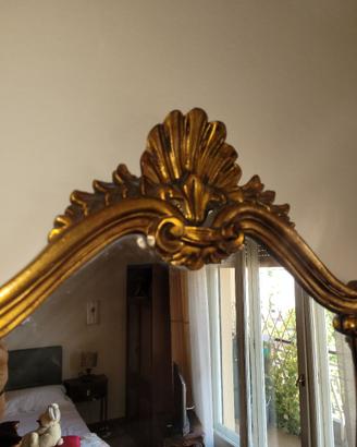 Specchio in legno lavorato