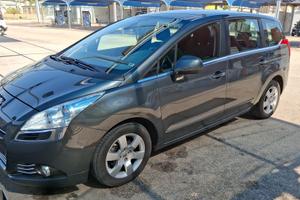 Automobile Peugeot 5008