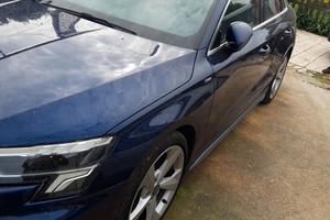 autoAUDI A3 YBRIDA 37000 KILOMETRI PERFETTA